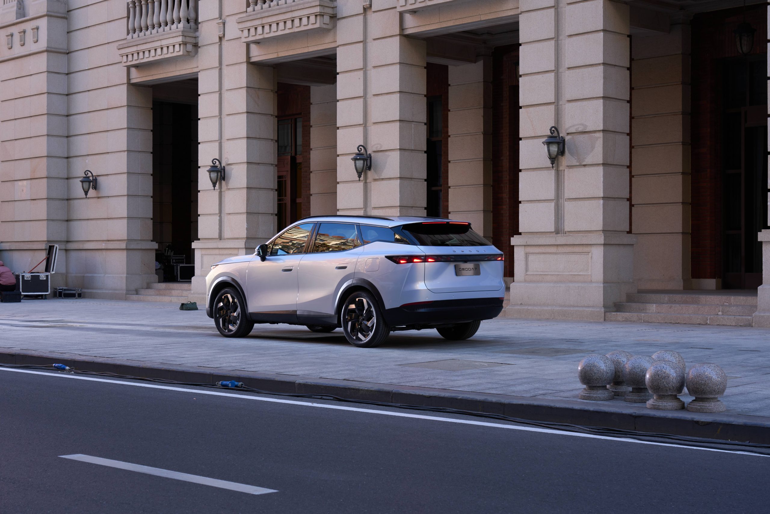 o7_street_back-scaled